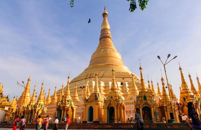 一座由黄金打造的佛塔—缅甸大金塔