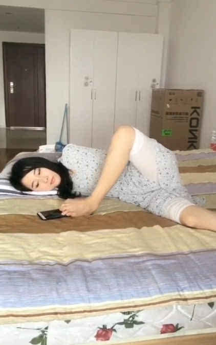 无臂女孩杨莉的快乐生活,目前从事文员工作,居然还能独自出差!