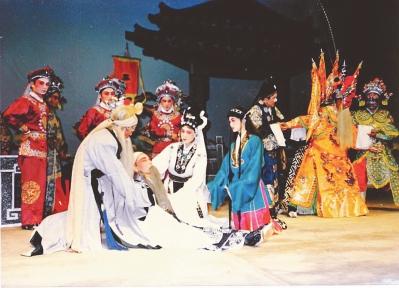 1981年仙游县鲤声剧团演出的莆仙戏《新亭泪》(资料图片)