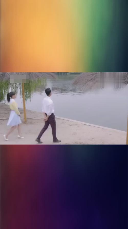 戴流苏耳环的少女安安想回上海会长让她游回去被推下水