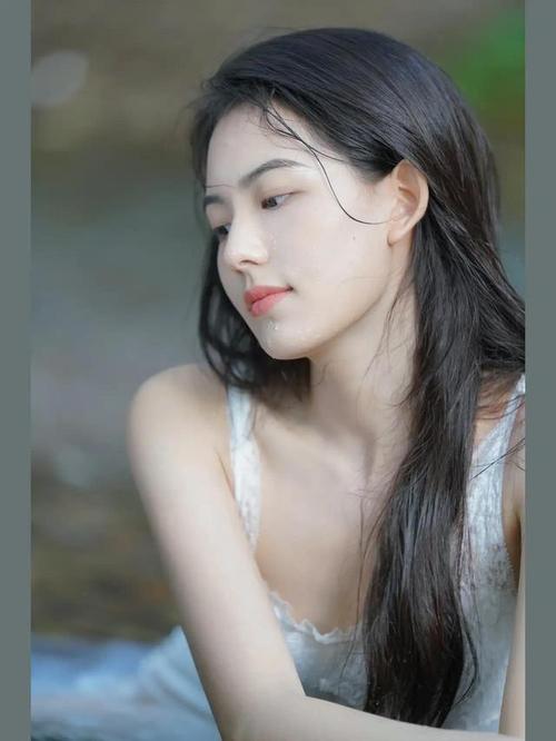 水灵灵的小女孩