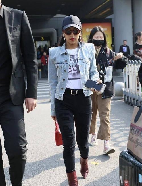 吉克隽逸的身材有"女团感",裤子这么紧也能穿,没她这腿穿不来