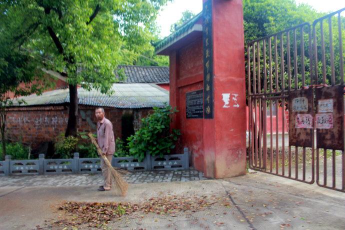 记湖南药山寺一行之《行走在正念的人生里》