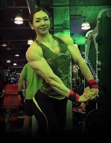 韩国正妹拥天使面孔魔鬼身材!