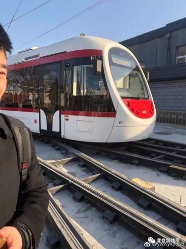 荒谬!北京西郊线列车在香山站脱轨,领导竟下令摆放演习标牌