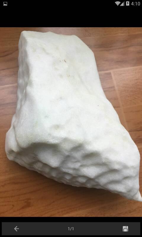 乳白色的石头
