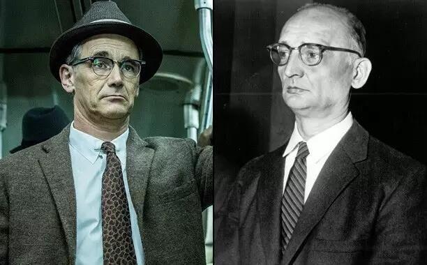 《间谍之桥》中饰演詹姆斯·b·多诺万