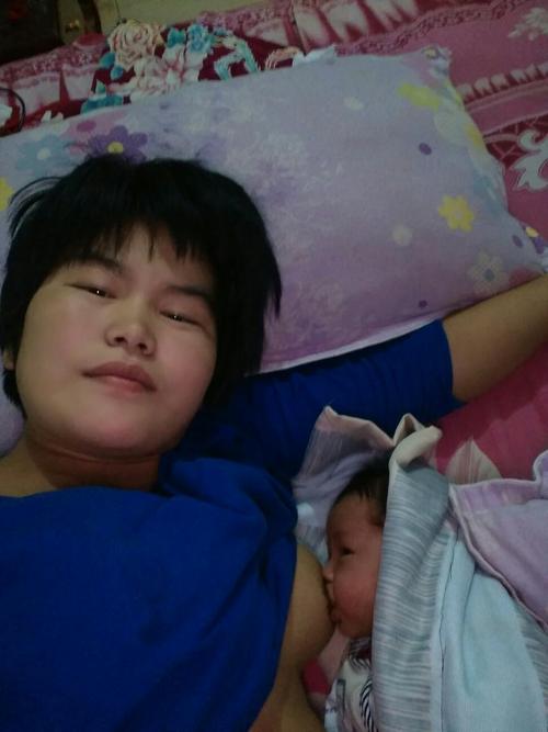 宝妈们躺着喂奶怎么做到的,求赐教