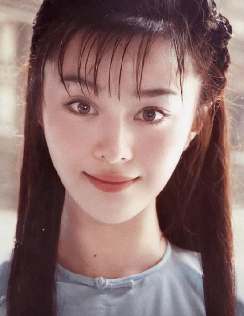 范冰冰20岁清纯旧照曝光长发披肩笑容甜美又治愈网友yyds