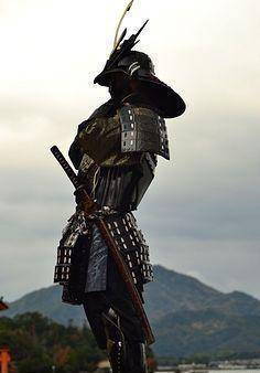 相对应的本土文化形象,至此携带打刀和胁差的武士形象才被推举出来