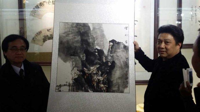 画家甘波参加重庆市政协与各国驻渝领事书画交流联谊活动