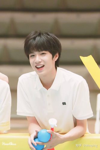 有没有刘耀文笑的特别开心灿烂的图?