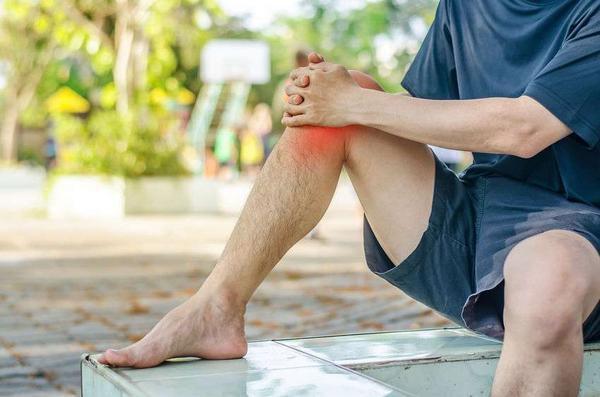 老人走路时腿软无法走路或与6个因素有关建议及时检查