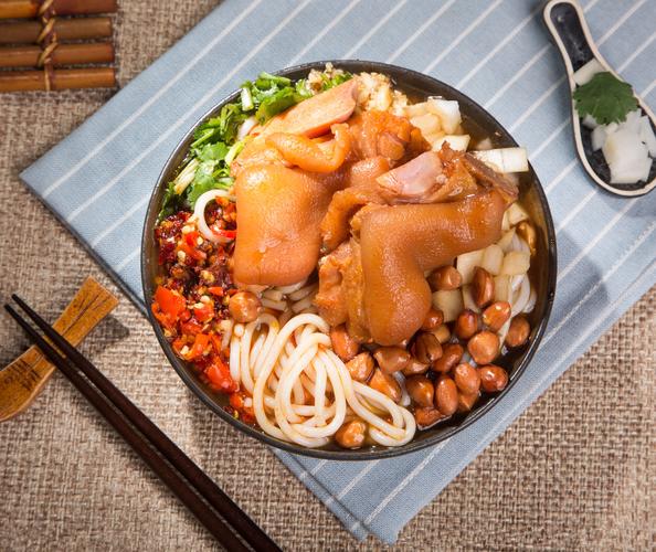 柳州市鱼峰区饿人岛螺蛳粉店