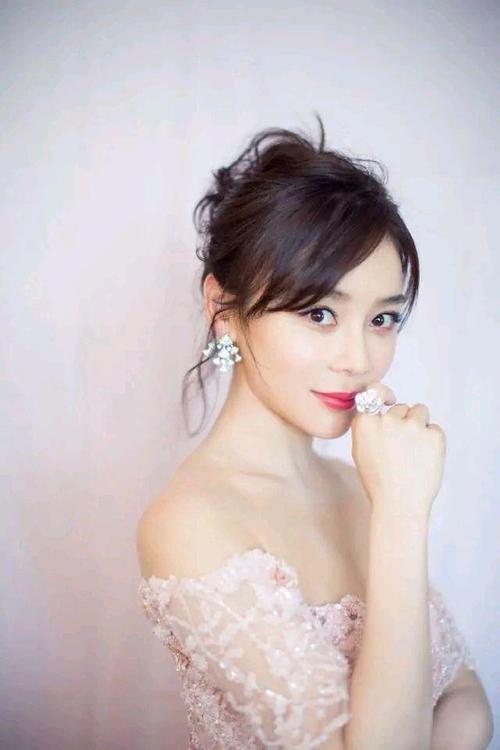 袁姗姗精美壁纸:甜美笑容,青春活力无限!