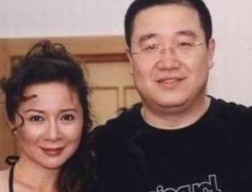 蔡明老公身份曝光,隐藏32年的儿子竟是我们熟悉的他,意想不到