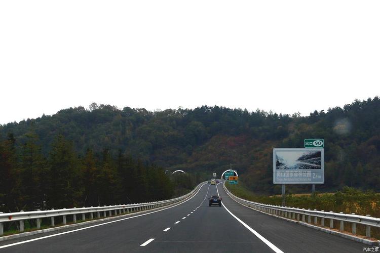 下高速后,国道省道标志清晰,一路畅通.
