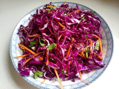 凉拌紫甘蓝的做法_凉拌紫甘蓝怎么做_安小白画渣的