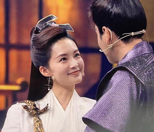 李沁再扮鸡腿姑娘,失去滤镜后皱纹太明显,这才是29的真实状态