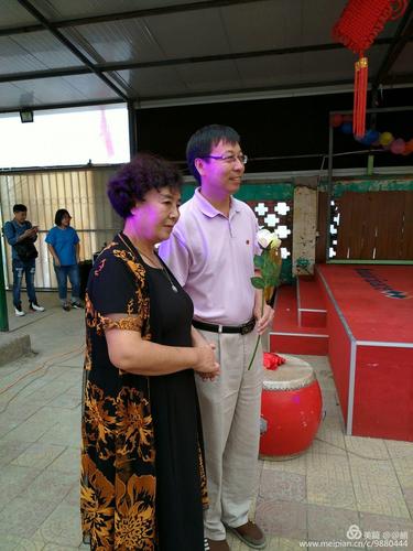 村主任张淑琴与校长合影