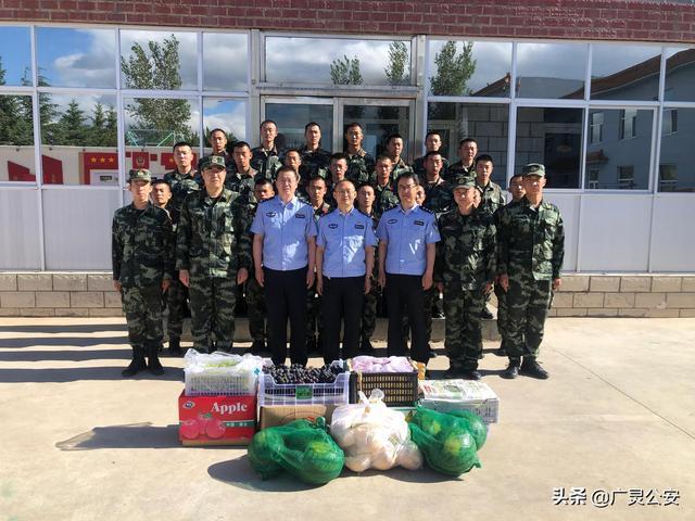 广灵县副县长公安局党委书记局长赵铸同志走访慰问县武警中队并进行