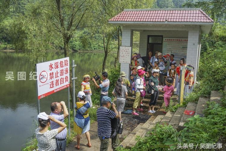 旅游 正文  观山湖区朱昌镇赵官村子下的猫跳河落差上百米, 返回搜