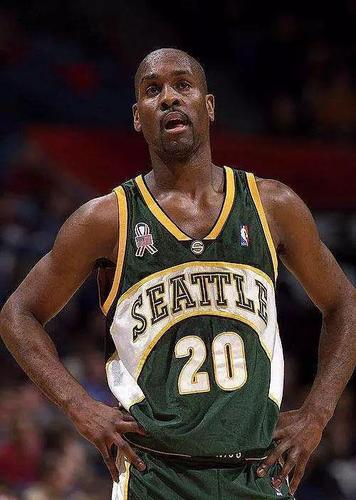 常规赛得分王 10次入选nba全明星阵容 20号代表人物 20号—"手套"佩顿