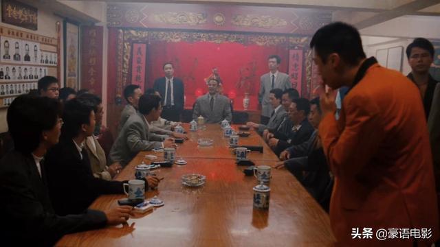 不久后 洪兴蒋先生召集众老大前来开会,因为浩南等人在澳门战败,所以