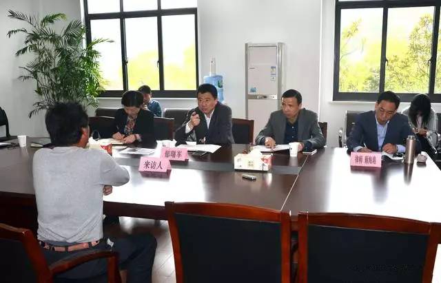 岱山县副县长郁曙军到街道接访渔民兄弟,帮助渔农兄弟解决出海捕捞