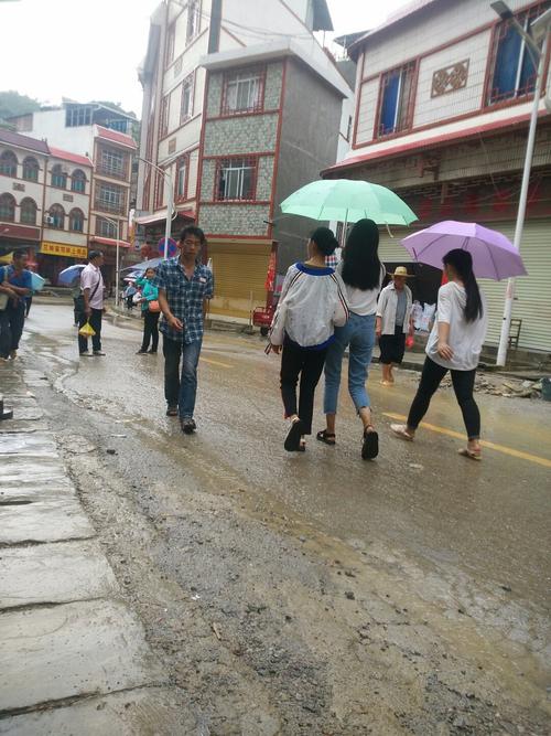 广西壮族自治区百色市凌云县318省道靠近凌云县逻楼镇中心卫生院天气