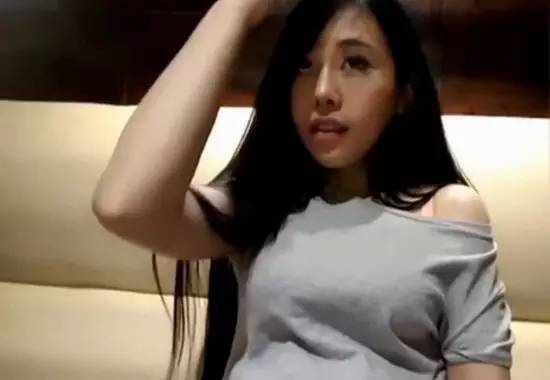 八卦lol女主播火锅店直播换衣服镜头面前搔首弄姿