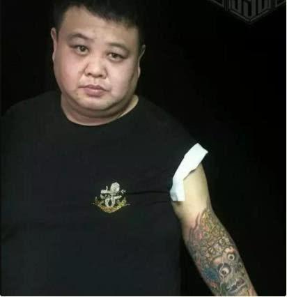 岳云鹏前胸刺青   相比之下,从视觉角度来看,孙越孙老师的纹身