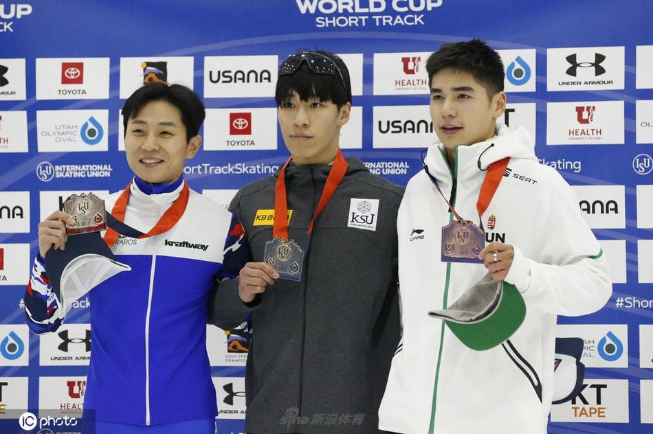 短道速滑世界杯男子500米武大靖错失奖牌