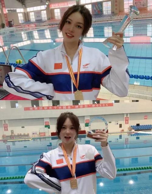 王璐瑶,射击运动员颜值也hin高随便一个托枪的侧脸扛住了央视的死亡