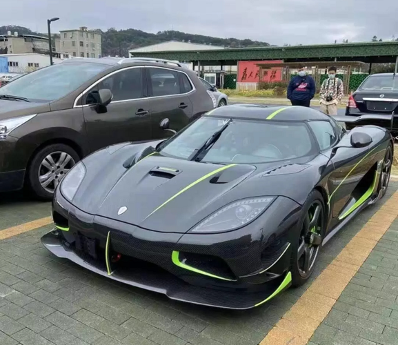 福建小伙开柯尼塞格agera去洗车,洗车店小哥找来老板,贵宾般接待