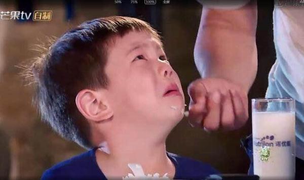 有虽然爱哭但是特别搞笑的嗯哼