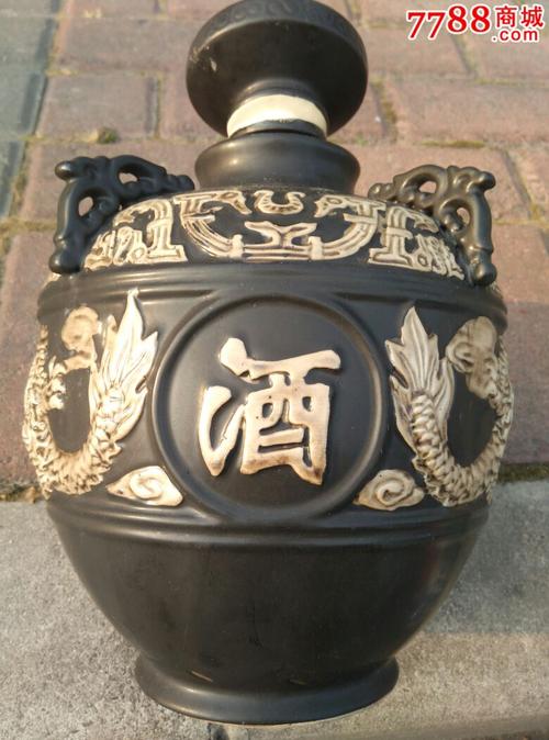 贵州茅台镇酒瓶,大龙图,无磕碰,酒坛型