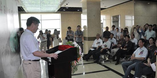 会副会长,玉雕艺术研究会会长董振信,我国著名玉雕大师顾永骏,宋世义