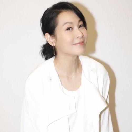 52岁刘若英的少女感十足青春靓丽她是如何保养的