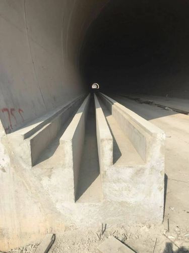 单边水沟电缆槽台车