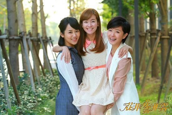 新浪娱乐讯 日前,"琼瑶女郎"李晟[微博]来到长沙为琼瑶新剧《花非