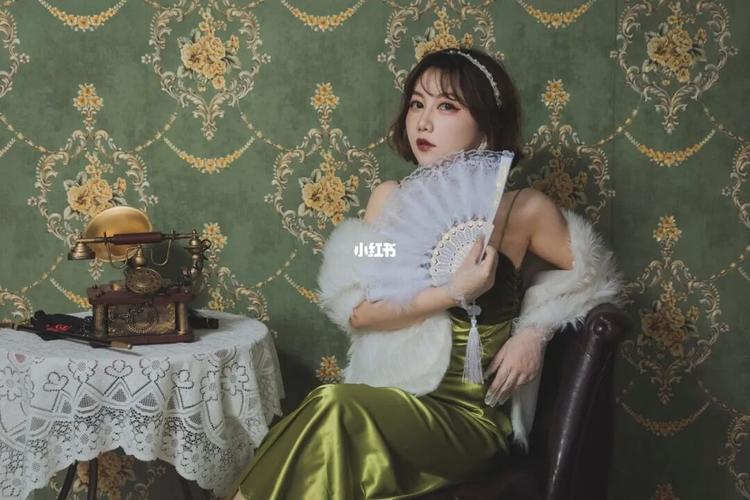绝版复古港风美女get!|在逃公主换装自拍馆_休闲玩乐
