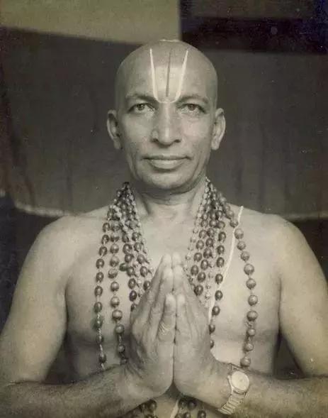 无论你练习的是帕塔比·乔伊斯(pattabhi jois)的ashtanga,艾杨格(b
