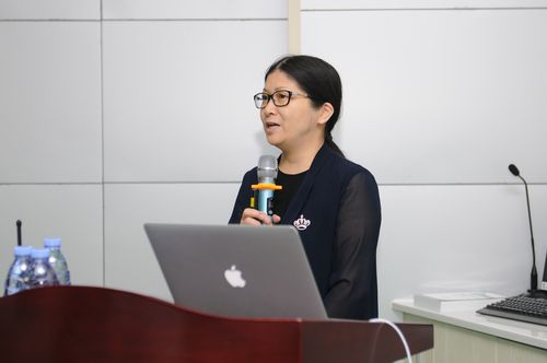 手术部主任,中国科学院大学宁波华美医院疼痛诊疗中心顾问严敏教授