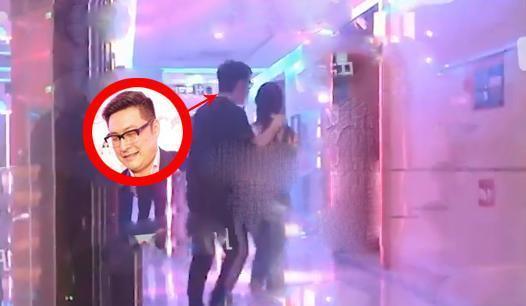 原创王岳伦与美女ktv搂抱玩壁咚,疑似再次出轨,最爱李湘是假?