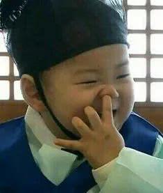 这个小朋友的大名叫做宋民国 是韩国著名三胞胎其中的老二 宋家三胞胎