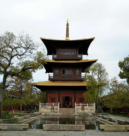 在上海深秋的日子里游玩《广富林文化遗址》了解上海的历史