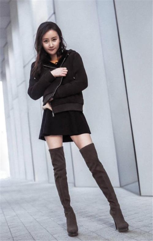舒畅大长腿加过膝长靴又细又直真抢镜,网友喊话:逆天