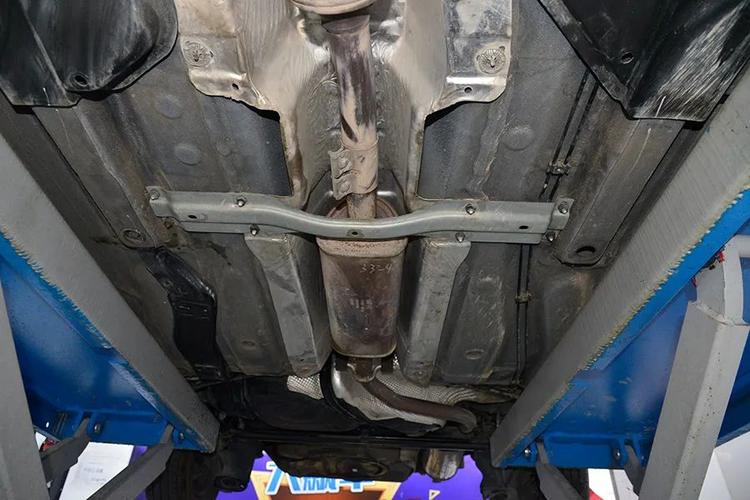 从中级车到小型车,大众桑塔纳底盘拆解