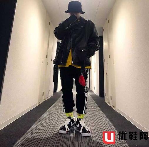 af1权志龙2.0上脚街拍图赏析 pmo x af1 权志龙2.0白色刮开是什么图案